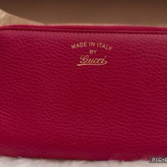 GUCCI 
Fuchsia Leather Zip Wallet - Picture 9 of 9